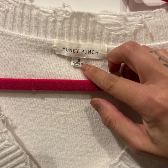 Honey Punch Cream Distressed V-Neck Cropped Sweater Size S - Picture 6 of 7